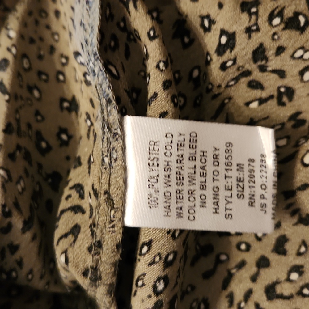 Beautifil Entro Leopard and Tan Blouse, Flowy Sleeves Gather At Wrist - Picture 13 of 13